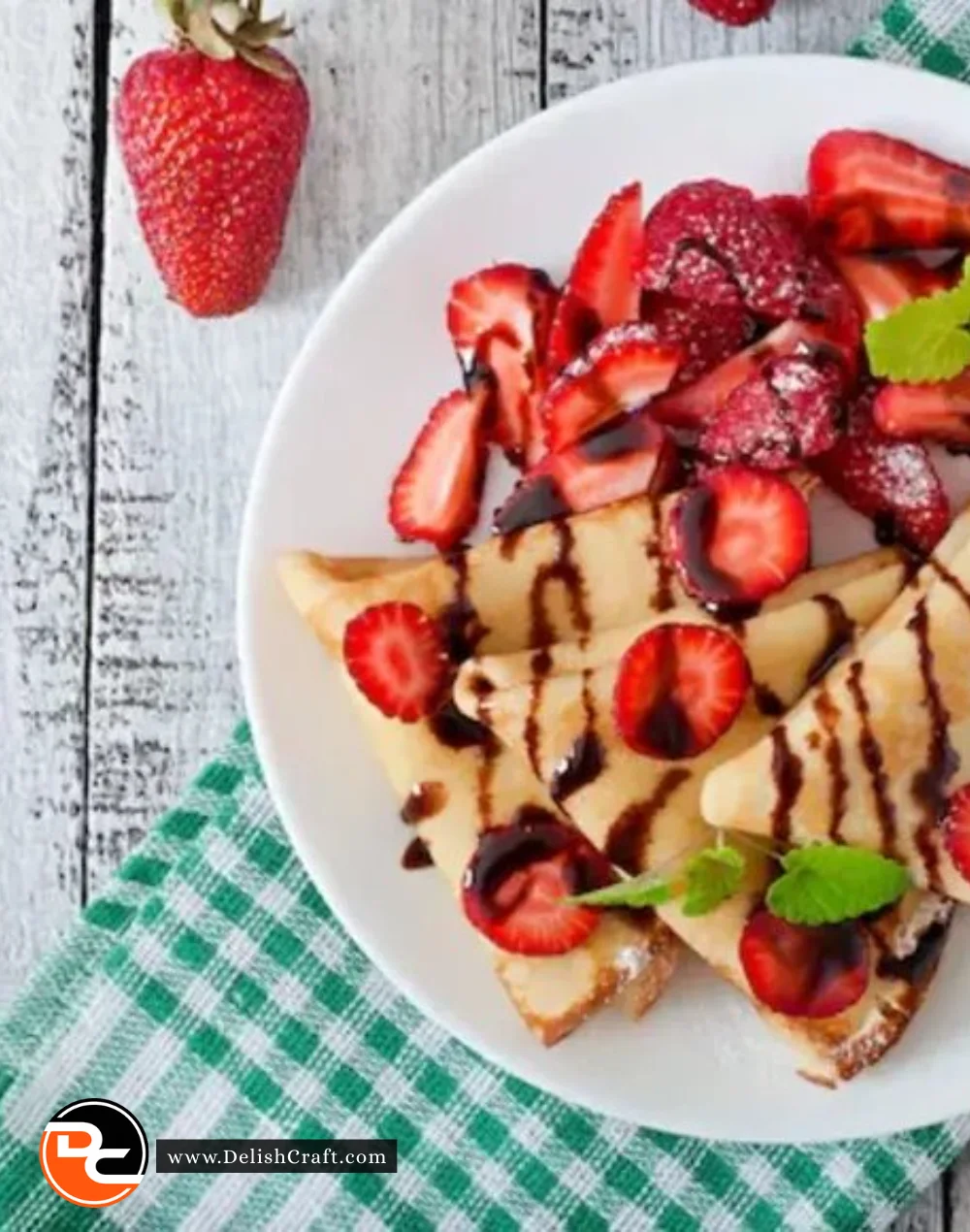 Delicious strawberry crepe cookie with fresh strawberries and creamy filling